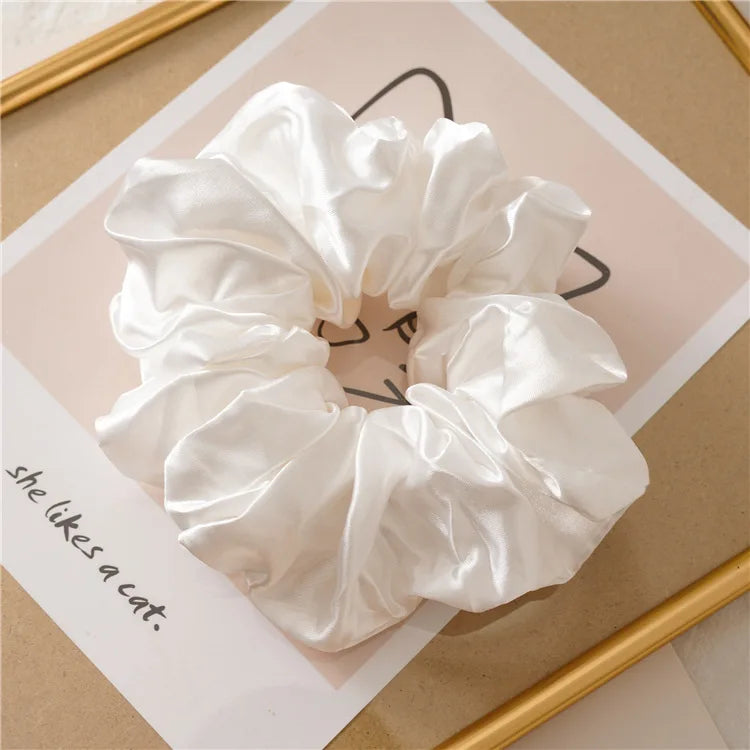 Chouchou-Scrunchie Satin Extra Large - Élastique à Cheveux Coloré Tendance 2024 - Accessoire Cheveux Femme (13cm) - ModeTrendd
