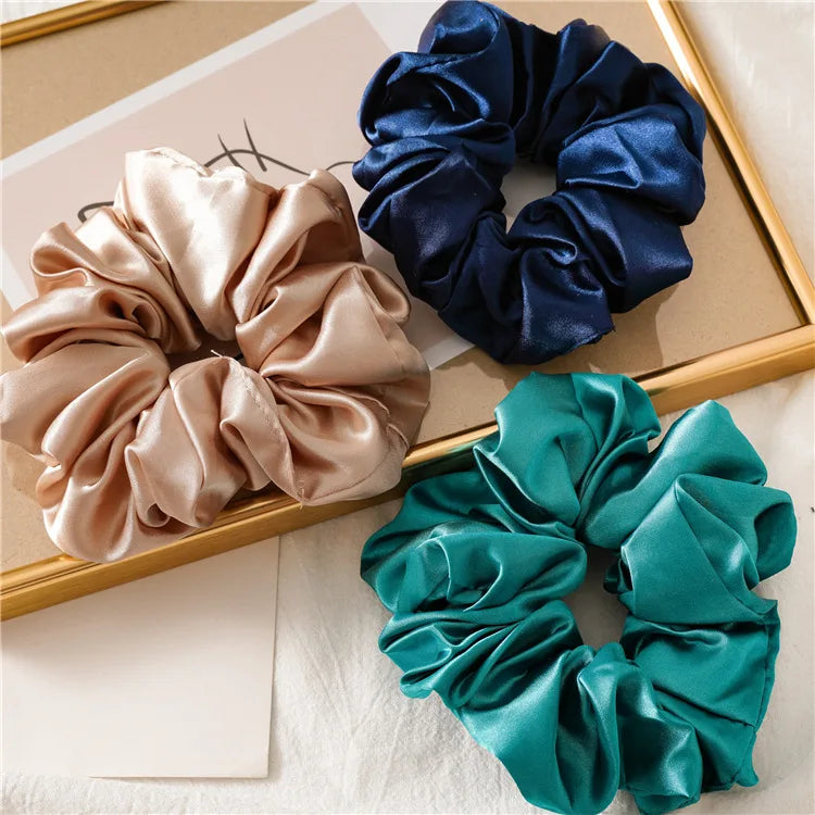 Chouchou-Scrunchie Satin Extra Large - Élastique à Cheveux Coloré Tendance 2024 - Accessoire Cheveux Femme (13cm) - ModeTrendd